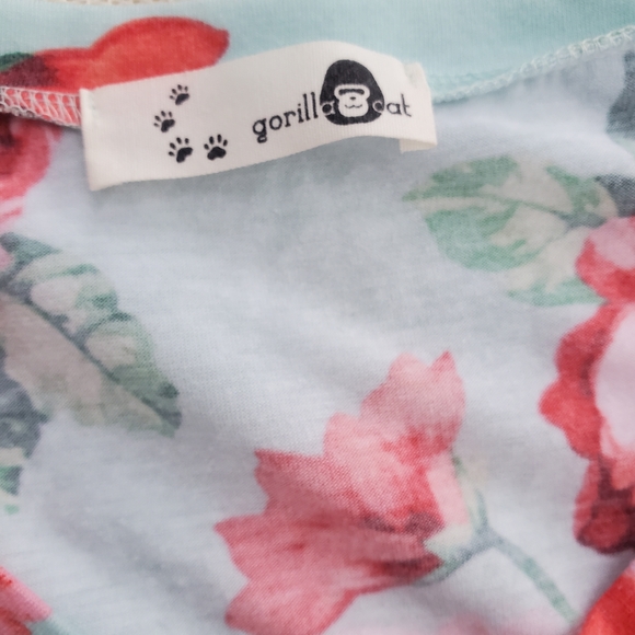 Gorilla Cat Floral Vee Neck Tee Women's Size Medium EUC- Boutique - Picture 4 of 5